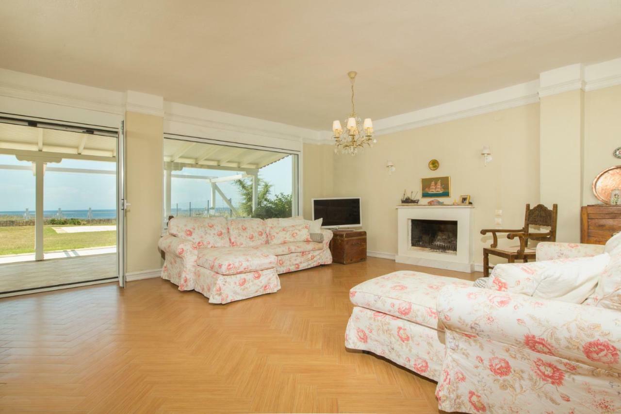 Magnificent Seascape Villa On A Secluded Beach Nea Moudania Extérieur photo